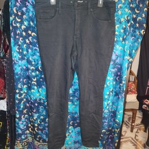 SOLD - 🖤 Black Skinny Jeans 🖤